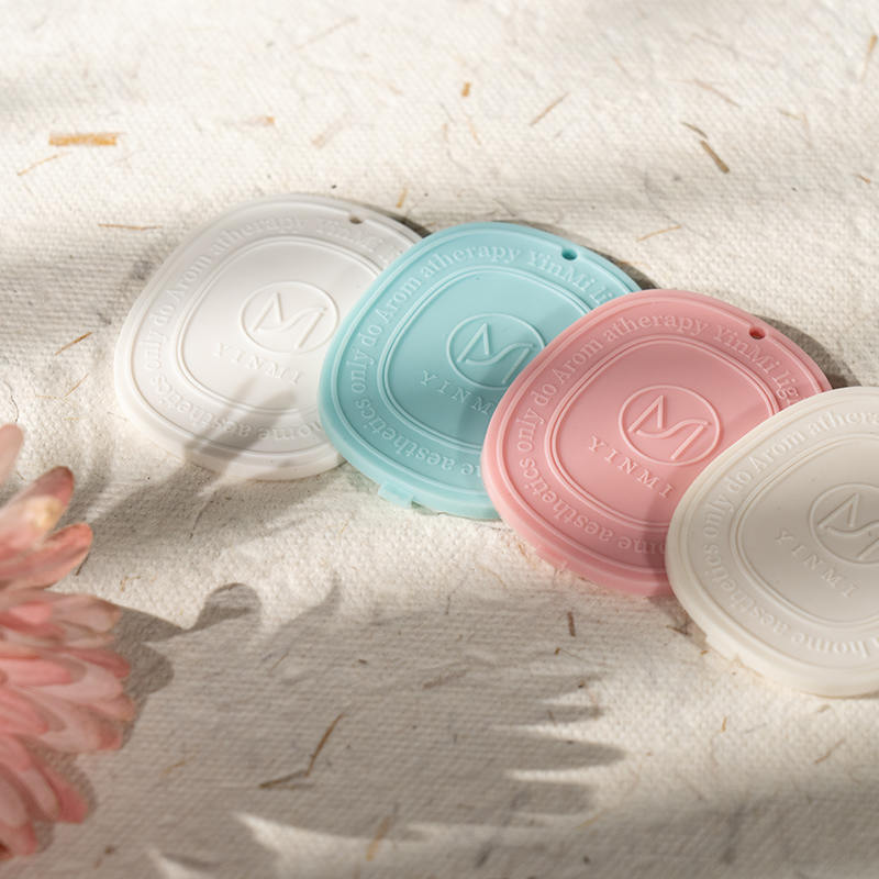 Závesný osviežovač vzduchu do auta s aromaterapeutickou plachtou