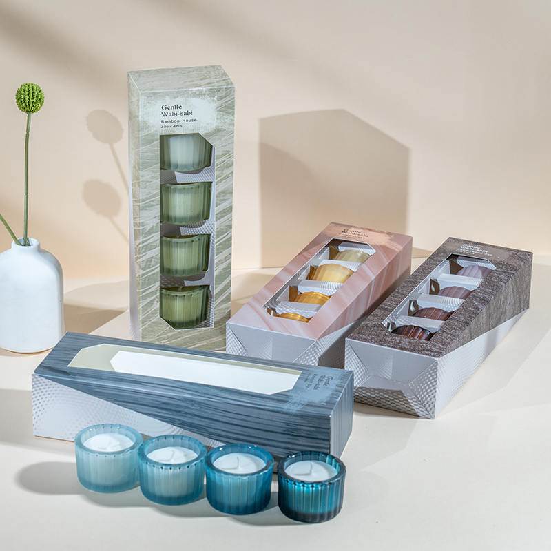 Sada 4 zvislých pruhovaných malých trpasličích sklenených pohárov na sviečky