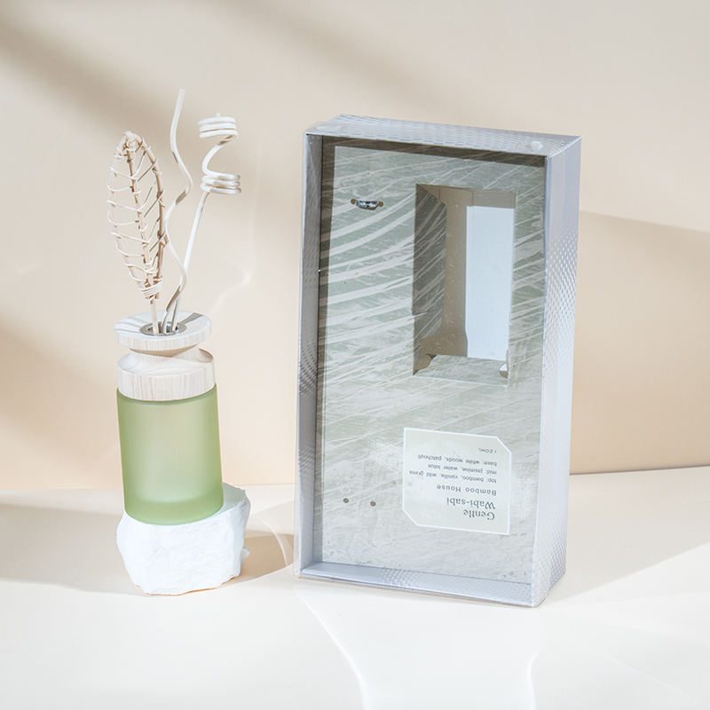 Vysoko cylindrická sklenená banka prémiový trstinový difúzor s dreveným tyčinkovým aromatickým difúzorom predajca