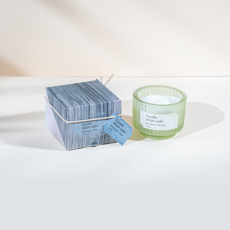 Okrúhly sklenený pohár na sviečku so zvislými pruhmi vonné sviečky-eko sviečka zo sójového vosku