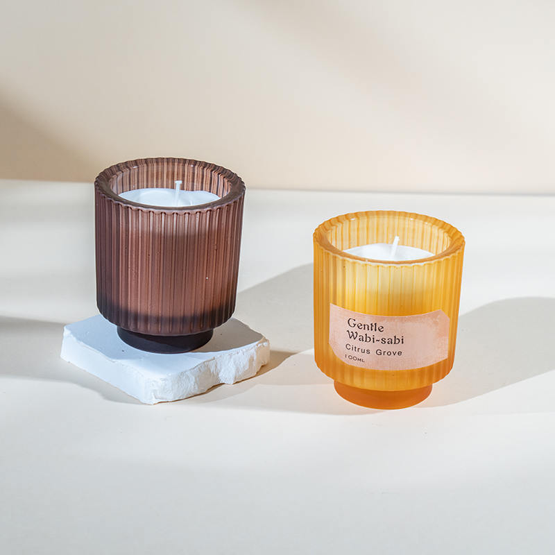 Okrúhly sklenený pohár na sviečku so zvislými pruhmi vonné sviečky-eko sviečka zo sójového vosku