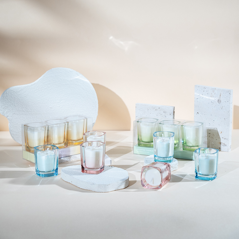 Sada 3 štvorcových sviečok s prechodovou farbou