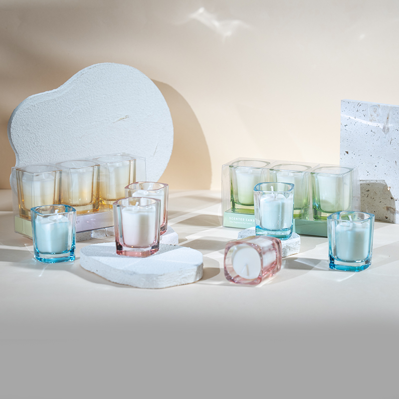 Sada 3 štvorcových sviečok s prechodovou farbou