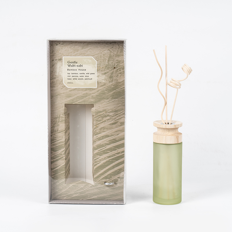 Vysokokvalitná valcová sklenená banka prémiový trstinový difúzor s dreveným tyčinkovým aromatickým difúzorom predajca