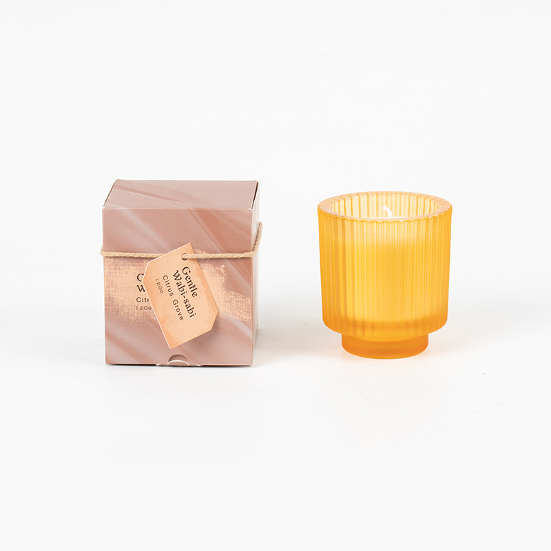 Okrúhly sklenený pohár na sviečku so zvislými pruhmi vonné sviečky-eko sviečka zo sójového vosku