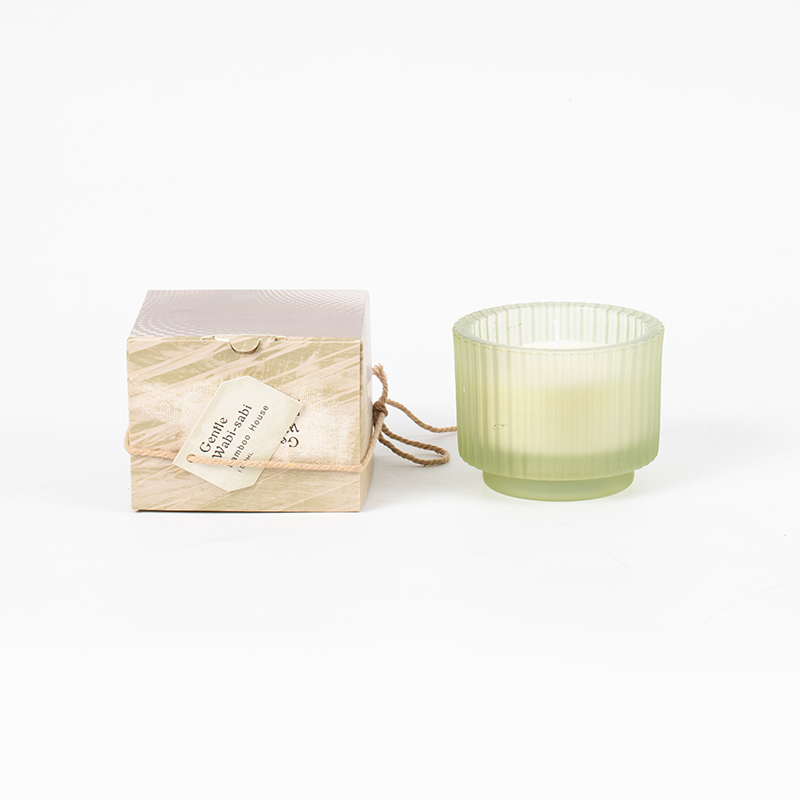 Okrúhly sklenený pohár na sviečku so zvislými pruhmi vonné sviečky-eko sviečka zo sójového vosku