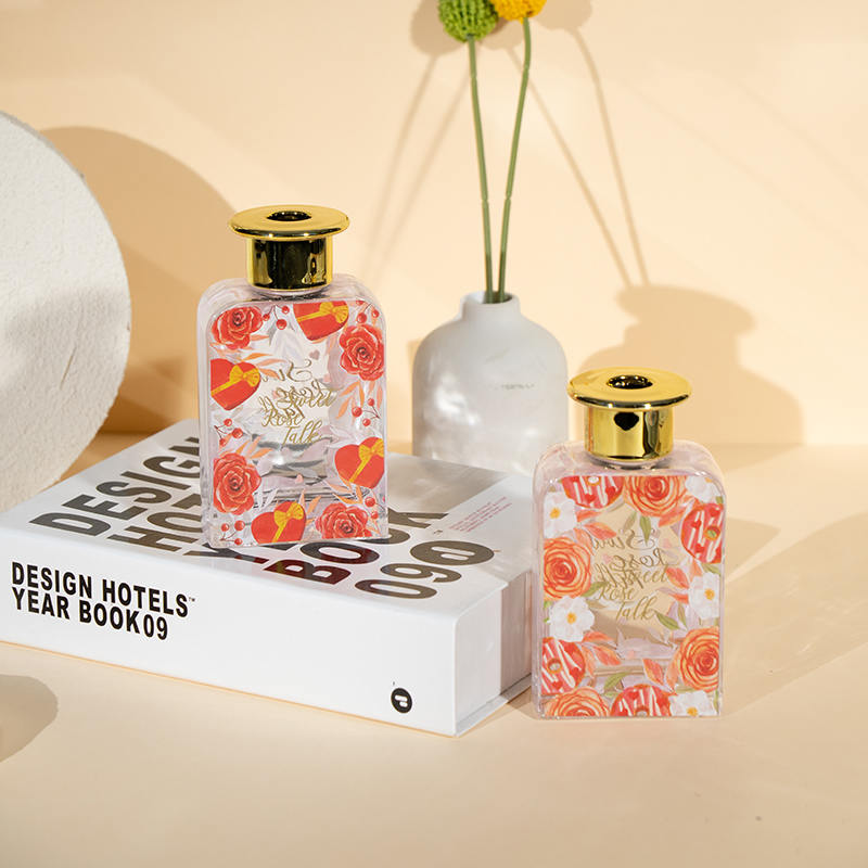 Valentínska vysoká štvorcová sklenená fľaša z trstinového difúzora - prémiová olejová valentínska kolekcia